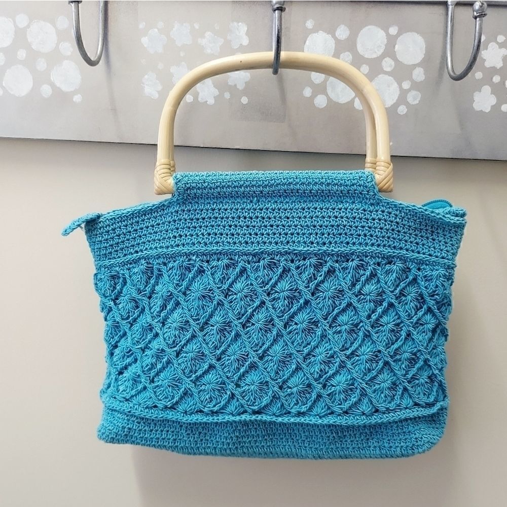 Crochet wood handle clutch 